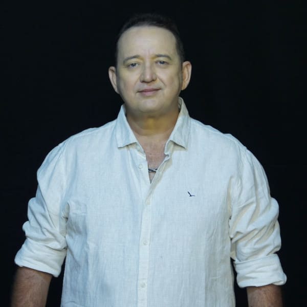 Junior Neves — Cantor, compositor e escritor